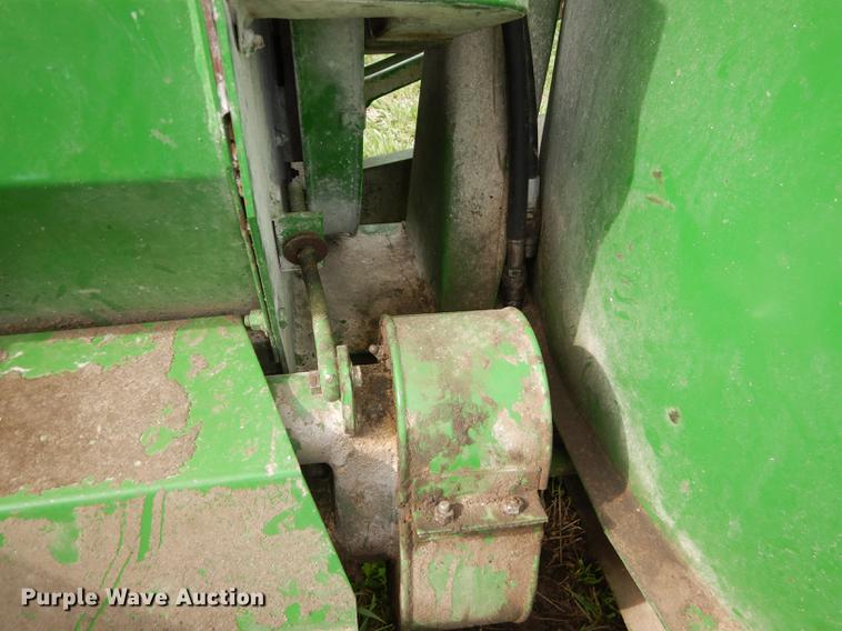 image for item DE1662 John Deere 750 feed mixer/grinder