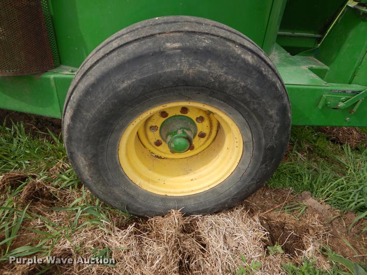 image for item DE1662 John Deere 750 feed mixer/grinder