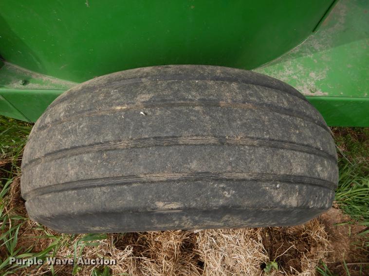 image for item DE1662 John Deere 750 feed mixer/grinder