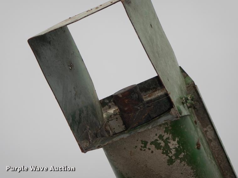 image for item DE1662 John Deere 750 feed mixer/grinder