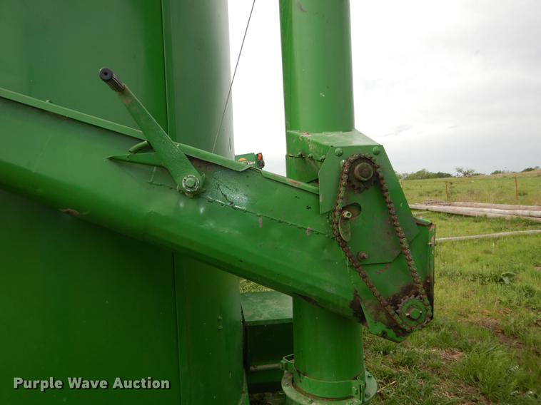 image for item DE1662 John Deere 750 feed mixer/grinder