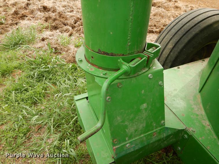 image for item DE1662 John Deere 750 feed mixer/grinder