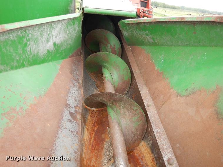 image for item DE1662 John Deere 750 feed mixer/grinder