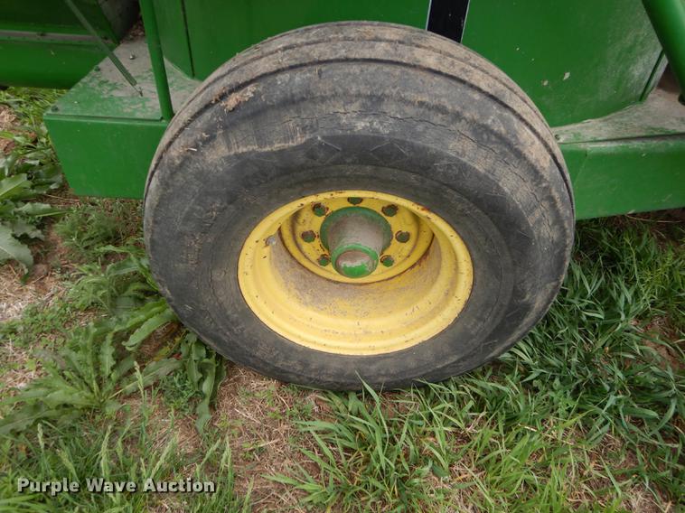 image for item DE1662 John Deere 750 feed mixer/grinder