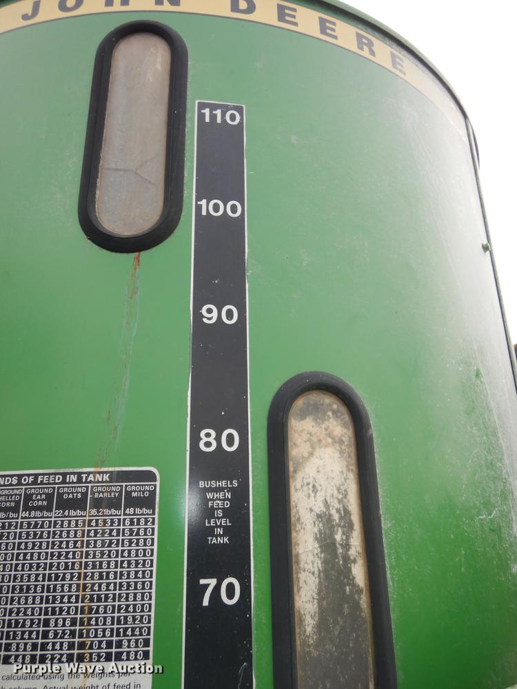 image for item DE1662 John Deere 750 feed mixer/grinder