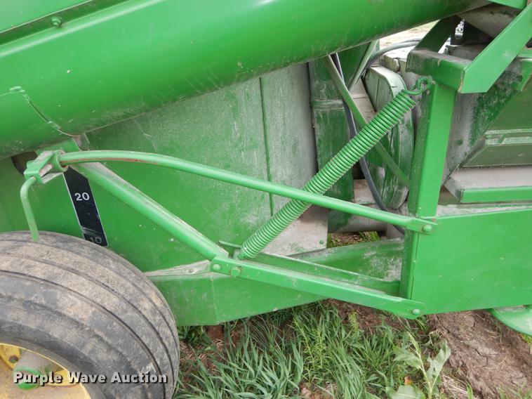 image for item DE1662 John Deere 750 feed mixer/grinder