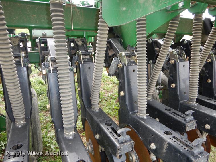 image for item DE1663 Great Plains CPH-1510 Solid Stand grain drill