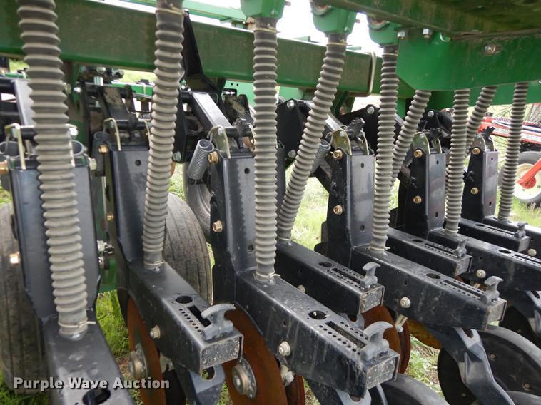 image for item DE1663 Great Plains CPH-1510 Solid Stand grain drill