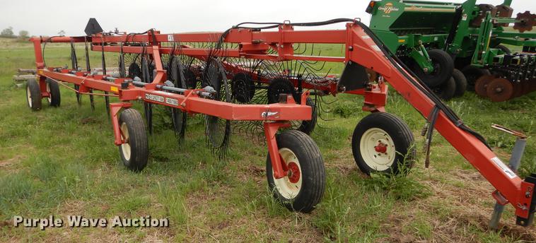 image for item DE1664 H&S 1460/1660 hi-capacity hay rake