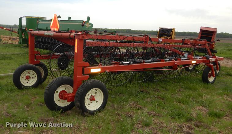 image for item DE1664 H&S 1460/1660 hi-capacity hay rake