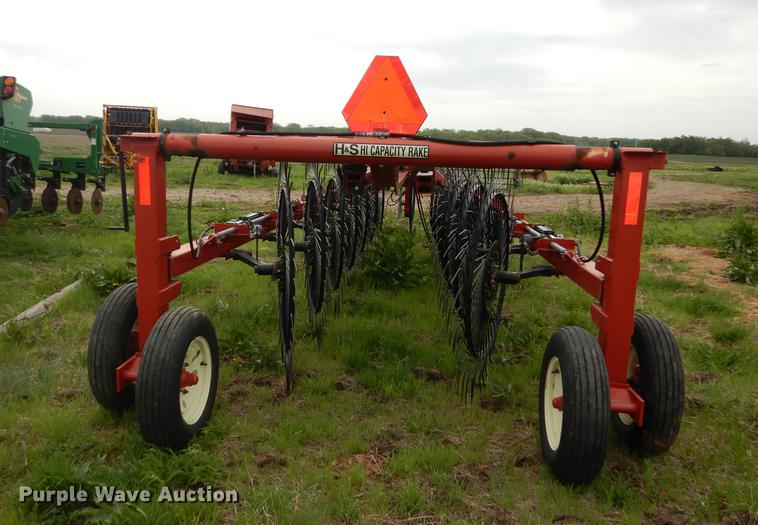 image for item DE1664 H&S 1460/1660 hi-capacity hay rake