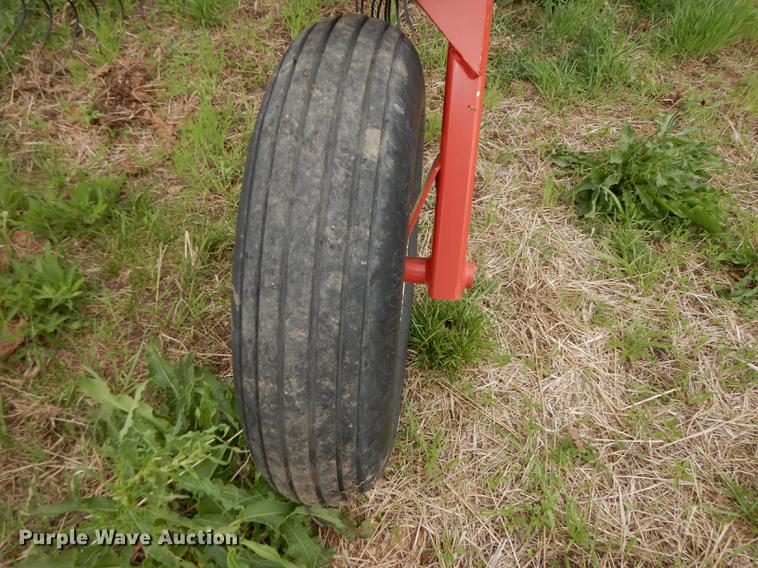 image for item DE1664 H&S 1460/1660 hi-capacity hay rake