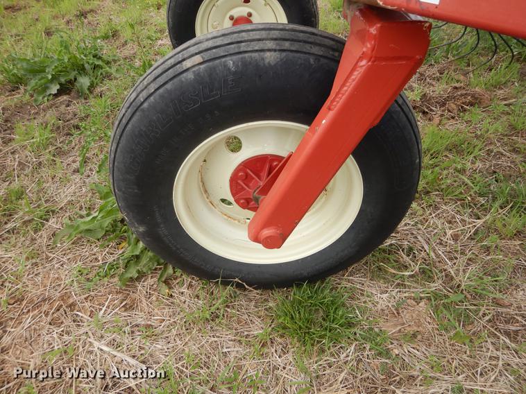 image for item DE1664 H&S 1460/1660 hi-capacity hay rake