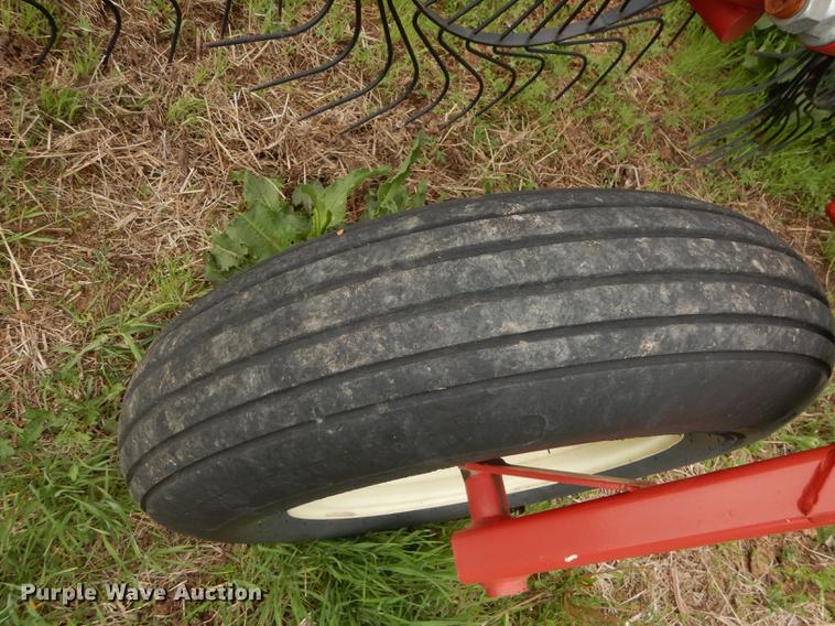 image for item DE1664 H&S 1460/1660 hi-capacity hay rake