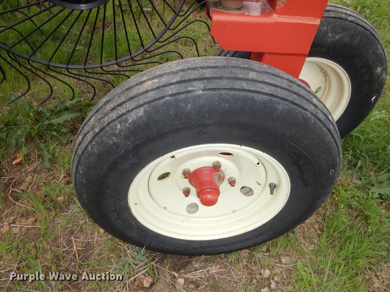 image for item DE1664 H&S 1460/1660 hi-capacity hay rake