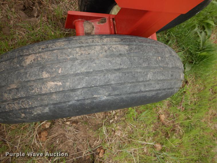 image for item DE1664 H&S 1460/1660 hi-capacity hay rake