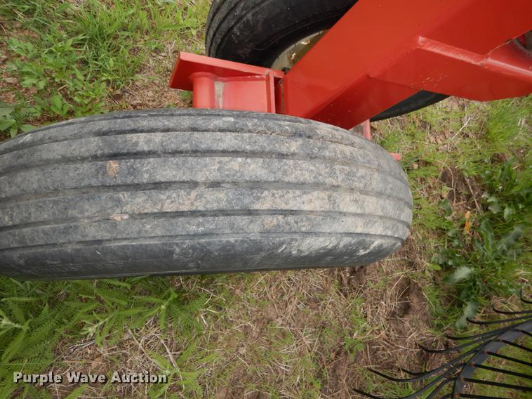 image for item DE1664 H&S 1460/1660 hi-capacity hay rake