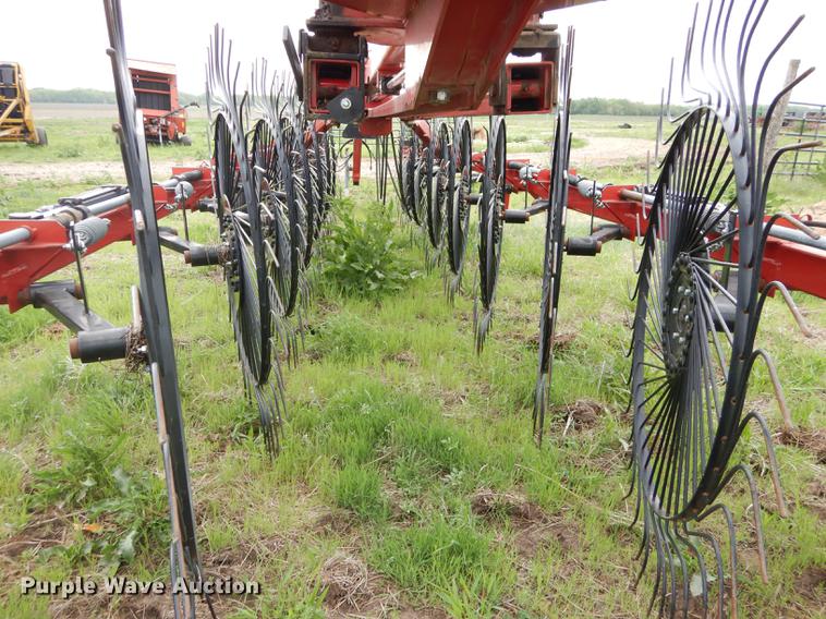 image for item DE1664 H&S 1460/1660 hi-capacity hay rake