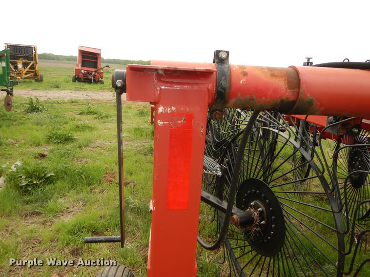 image for item DE1664 H&S 1460/1660 hi-capacity hay rake
