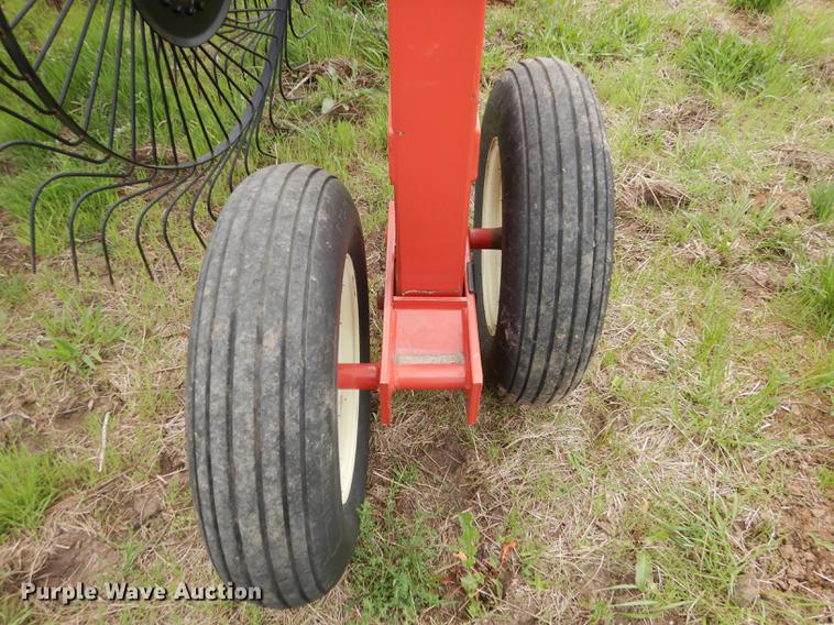 image for item DE1664 H&S 1460/1660 hi-capacity hay rake