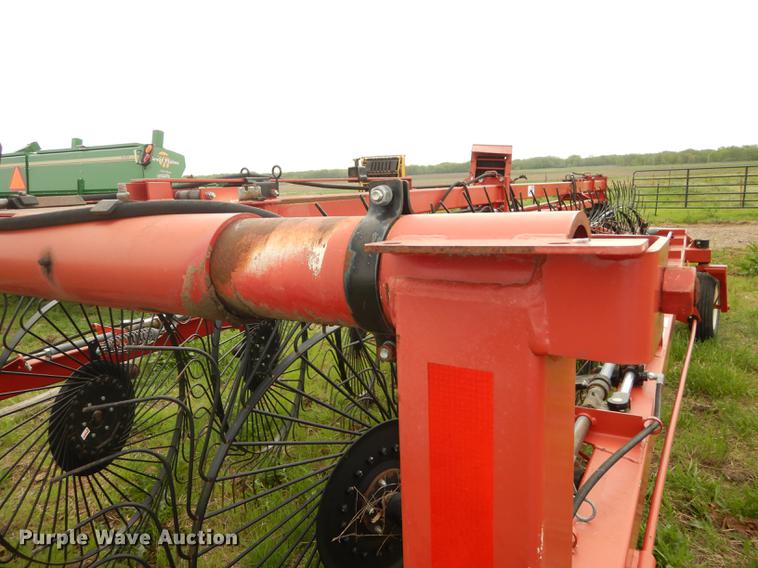 image for item DE1664 H&S 1460/1660 hi-capacity hay rake