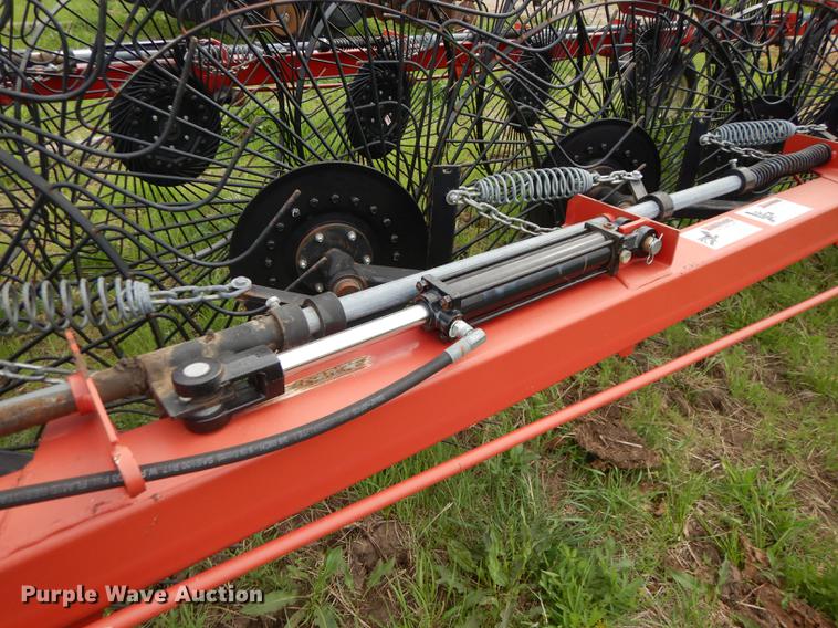 image for item DE1664 H&S 1460/1660 hi-capacity hay rake