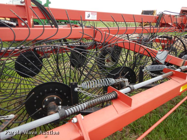 image for item DE1664 H&S 1460/1660 hi-capacity hay rake