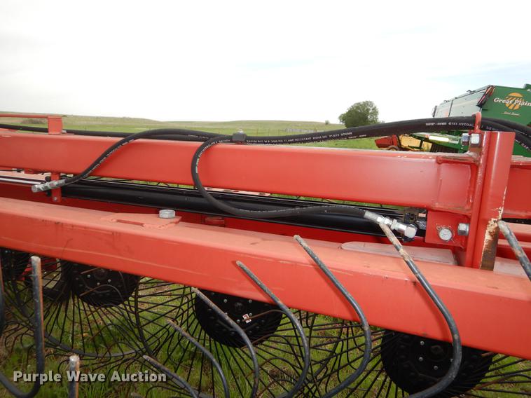 image for item DE1664 H&S 1460/1660 hi-capacity hay rake