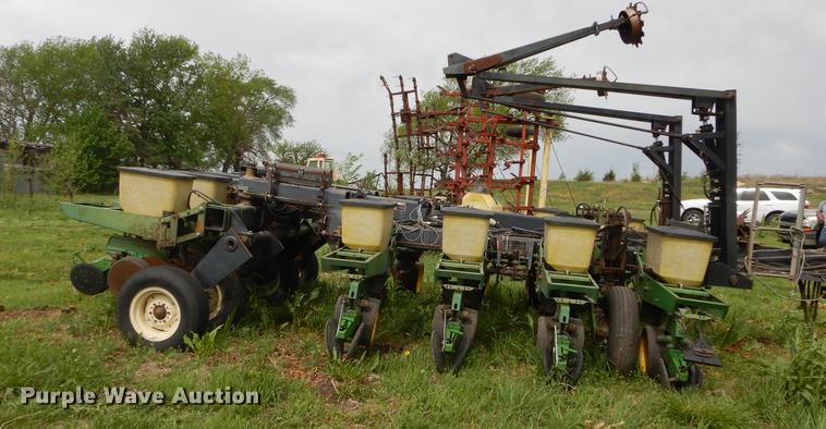 image for item DE1666 John Deere 7000 planter