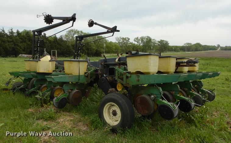 image for item DE1666 John Deere 7000 planter
