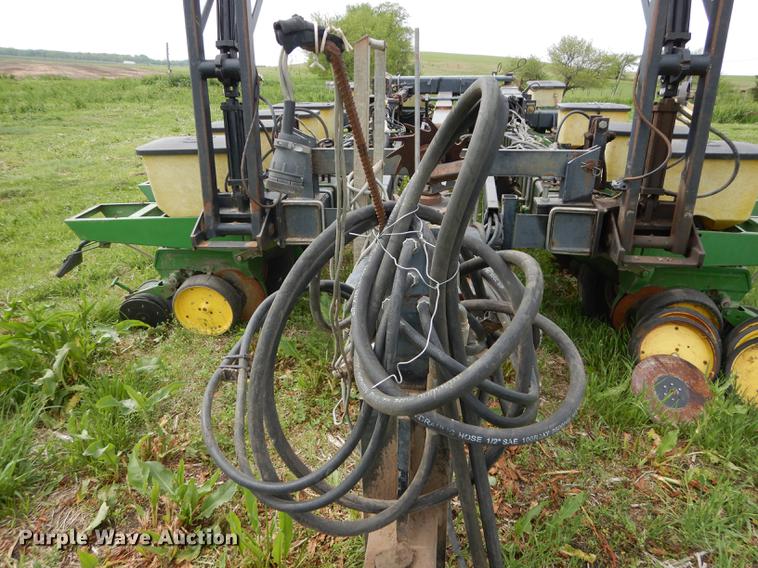 image for item DE1666 John Deere 7000 planter