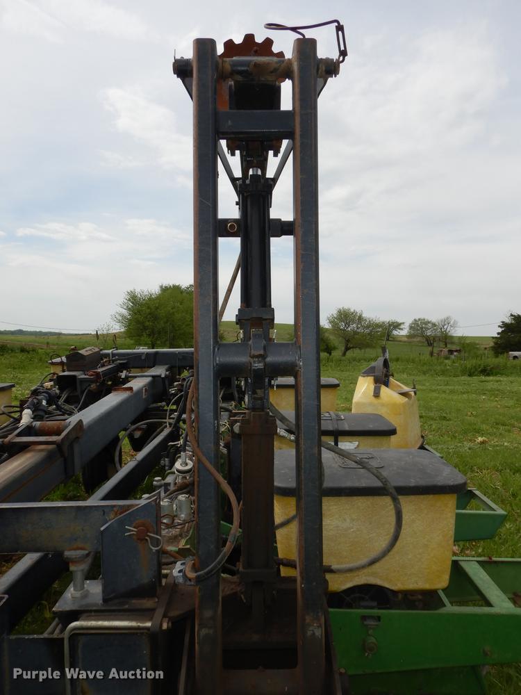 image for item DE1666 John Deere 7000 planter