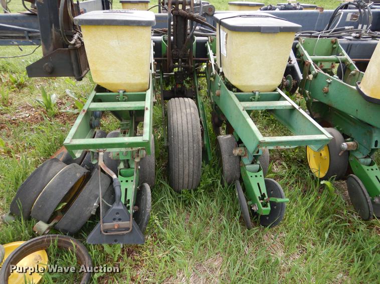 image for item DE1666 John Deere 7000 planter