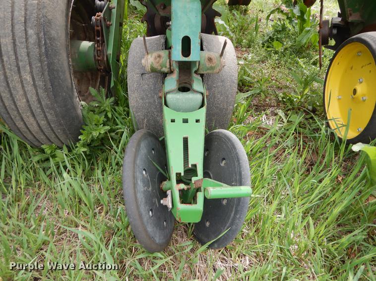 image for item DE1666 John Deere 7000 planter