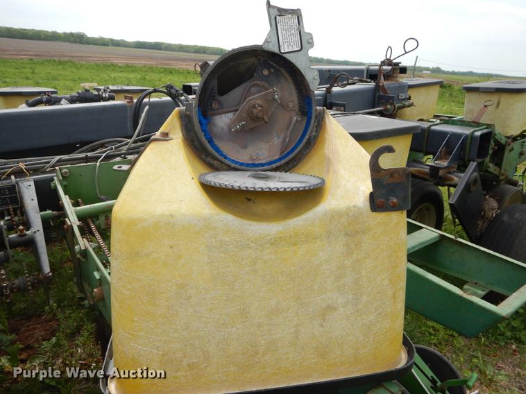 image for item DE1666 John Deere 7000 planter