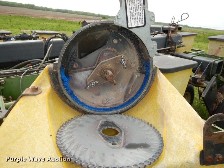 image for item DE1666 John Deere 7000 planter