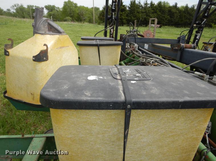 image for item DE1666 John Deere 7000 planter