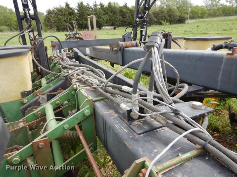 image for item DE1666 John Deere 7000 planter