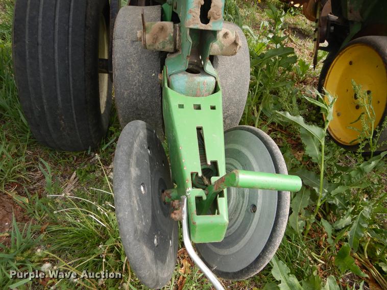 image for item DE1666 John Deere 7000 planter
