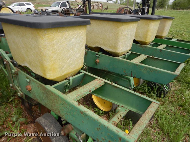 image for item DE1666 John Deere 7000 planter