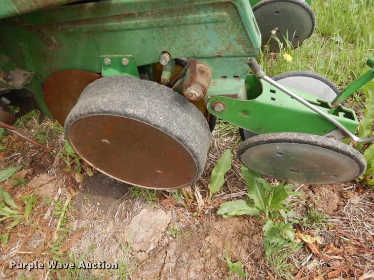 image for item DE1666 John Deere 7000 planter