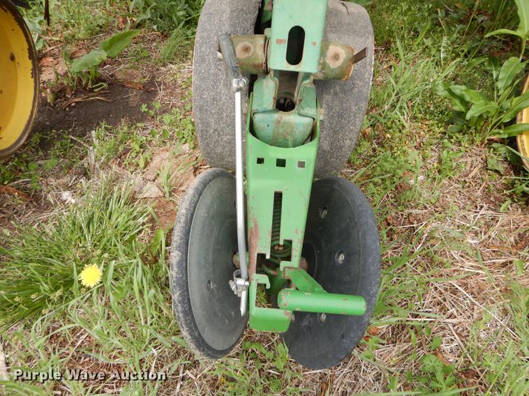 image for item DE1666 John Deere 7000 planter