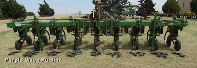 image for item DE6778 John Deere 885 cultivator
