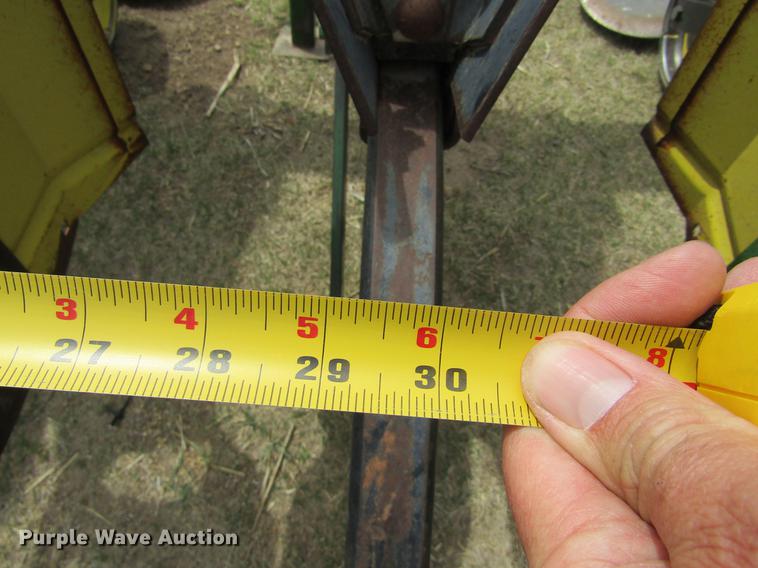 image for item DE6778 John Deere 885 cultivator