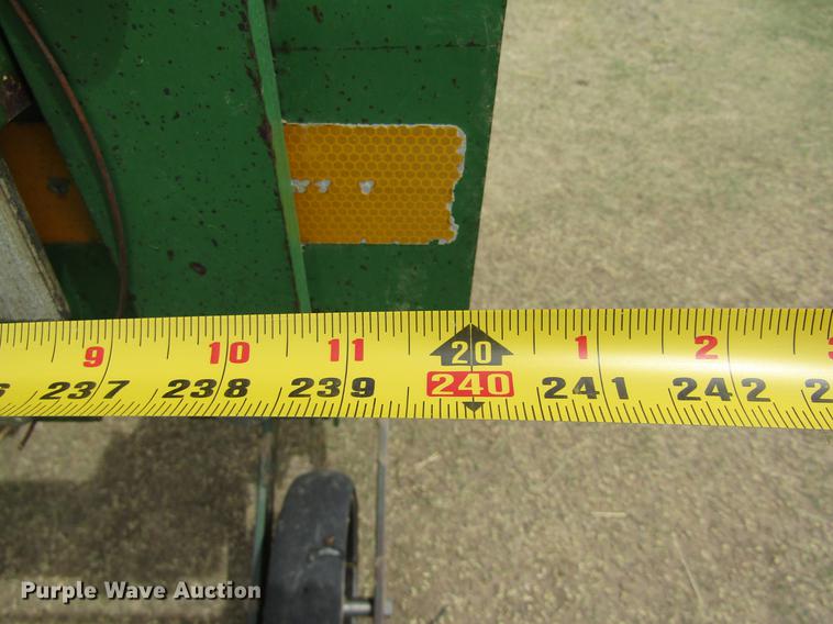 image for item DE6778 John Deere 885 cultivator