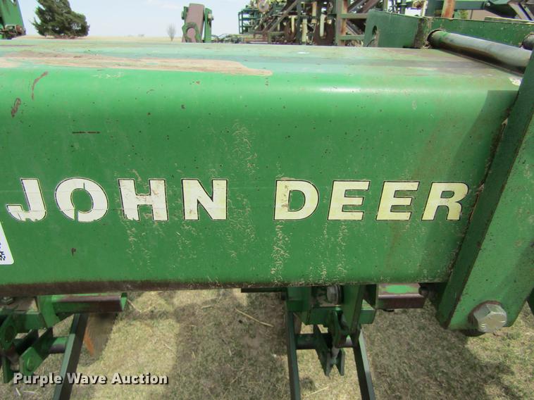 image for item DE6778 John Deere 885 cultivator