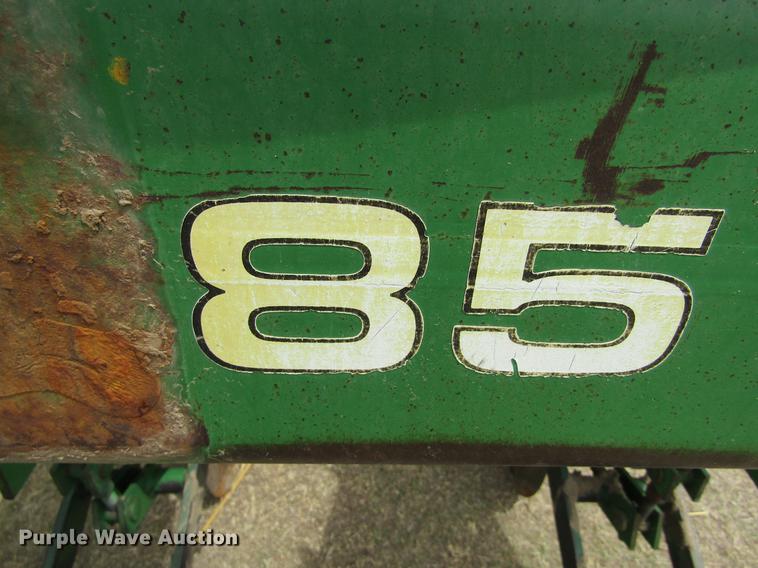 image for item DE6778 John Deere 885 cultivator