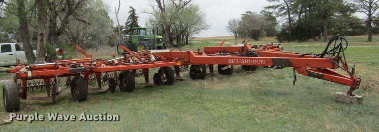 image for item DE6793 Richardson 7X5 sweep plow