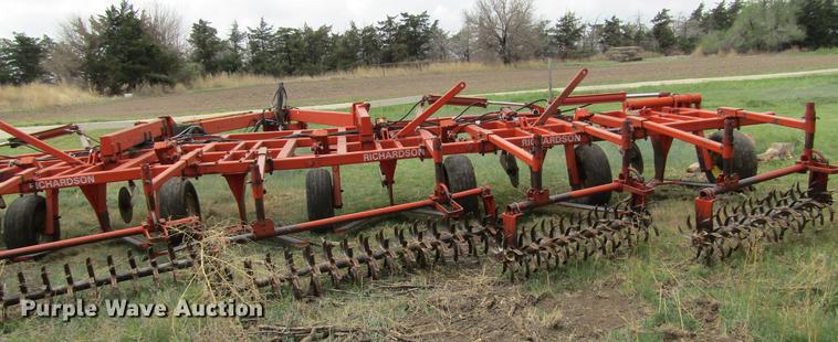 image for item DE6793 Richardson 7X5 sweep plow