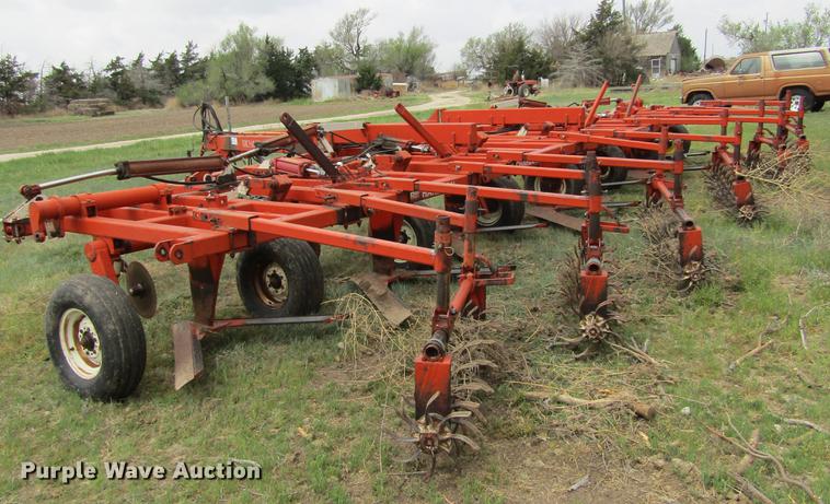 image for item DE6793 Richardson 7X5 sweep plow